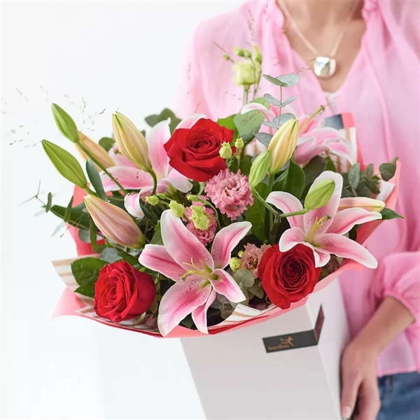 SWEET ROSE AND LILY HAND TIED